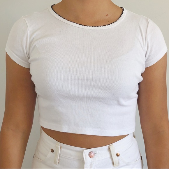 Brandy Melville top with black details on the neck - Picture 1 of 3